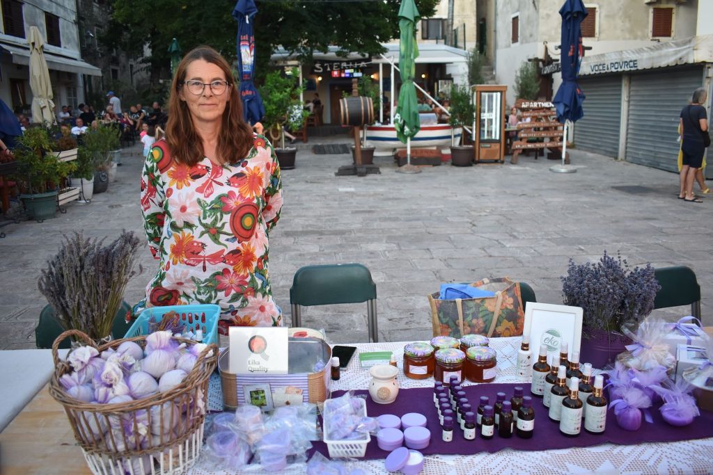 wp-content_uploads_2024_05_2_-5_-lavanda-udbina-mutilic-2-1024x683.jpg