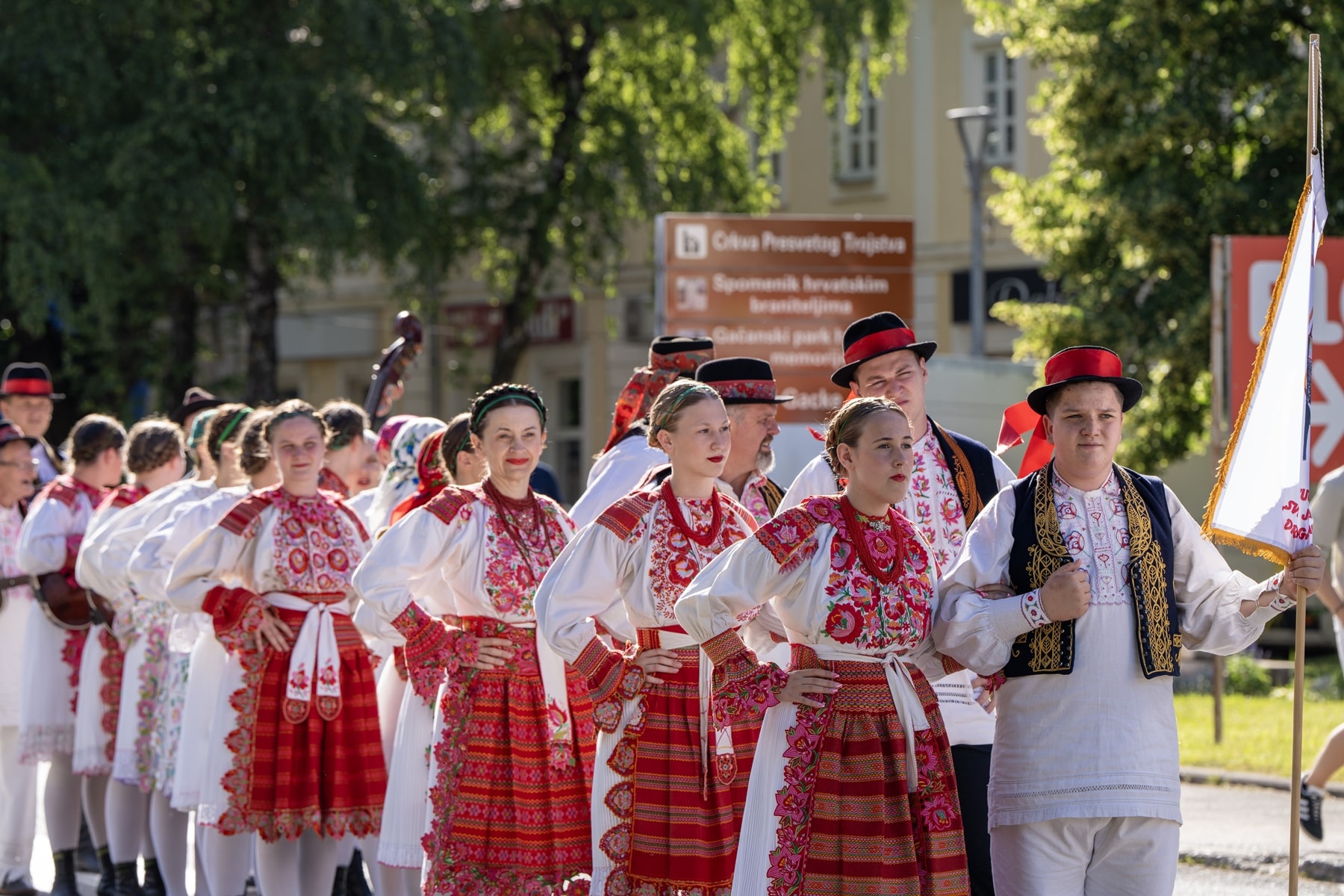 wp-content_uploads_2024_06_24_-smotra-folklora-u-otoccu-6.jpg