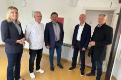 Župan Petry sa suradnicima obišao zgradu Ambulante u Donjem Lapcu u koju je uloženo 400 tisuća eura
