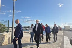 Novu tržnicu i ribarnicu u Novalji ukupne vrijednosti 1 milijun eura obišli župan Petry, zamjenica Orešković Brkljačić i gradonačelnik Dabo