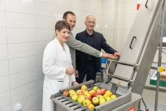 Razvojni centar Ličko-senjske županije od danas bogatiji za liniju prerade sokova