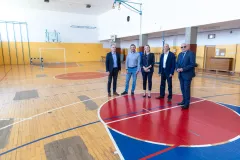 Velika ulaganja u školsku sportsku dvoranu OŠ dr. Jure Turića: Novi parket, svlačionice i dodatni ulaz