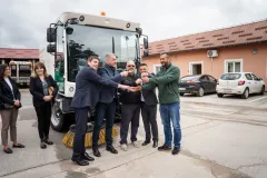 Komunalac Gospić proširio vozni park vozilom za čišćenje gradskih površina
