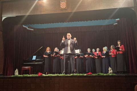 Održan XVI. tradicionalni božićni koncert Gradskog zbora “Vila Velebita ”