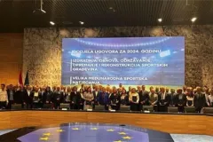 Uručen ugovor Ličko-senjskoj županiji za adaptaciju i opremanje vanjskog sportskog igrališta Osnovne škole S. S. Kranjčević Senj