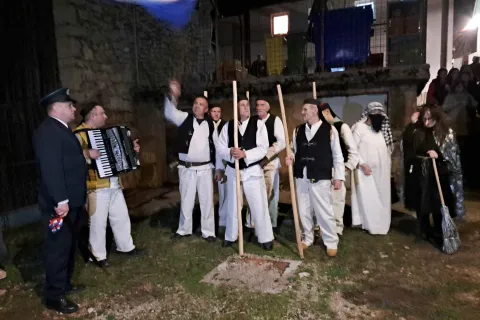 Pokladna udruga “Dedi” otima zaboravu pokladne običaje Donjeg Kosinja