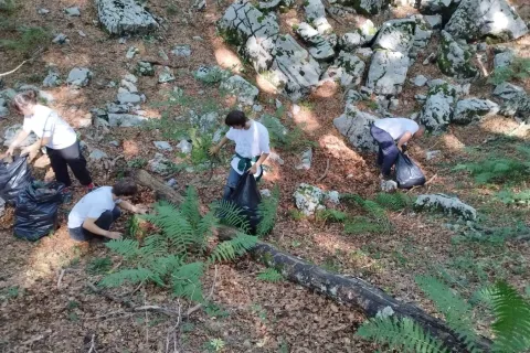 Tijekom akcije čišćenja iz dijela Velebita uklonjeno oko 20 kubnih metara smeća