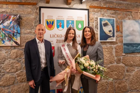 Župan Petry primio Miss Ličko-senjske županije Antonelu Antonić