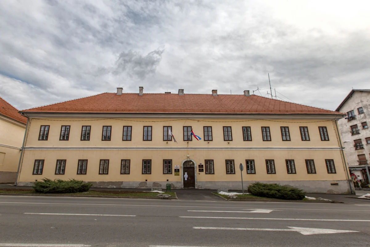 18_-10_-Otocac-gradska-uprava.jpg