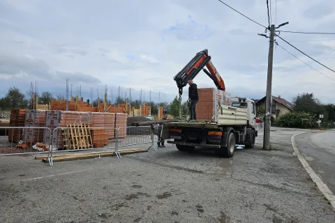 Napredovali radovi na izgradnji Zelene tržnice u Perušiću
