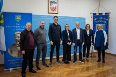 Župan Ernest Petry potpisao ugovore za energetsku obnovu Područne ambulante Doma zdravlja u Udbini