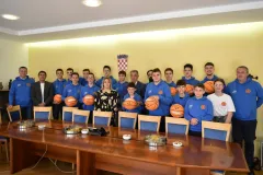 Prvaci IV. košarkaške kadetske lige na svečanom prijemu kod gradonačelnika Milinovića
