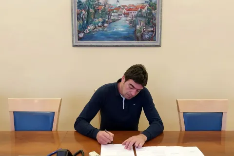 Grad Gospić povećava potpore roditeljima za novorođeno dijete i djecu s poteškoćama u razvoju