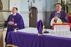 Biskup Marko Medo u pohodu Gornjem Kosinju: “Ustrajte u očuvanju svojih ognjišta”