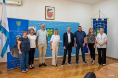 Župan Petry potpisao ugovore o financiranju institucionalne podrške udrugama s područja Ličko-senjske županije za 2024. godinu