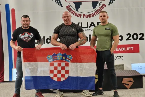 Gospićki i zadarski snagatori na “bench krovu svijeta”!