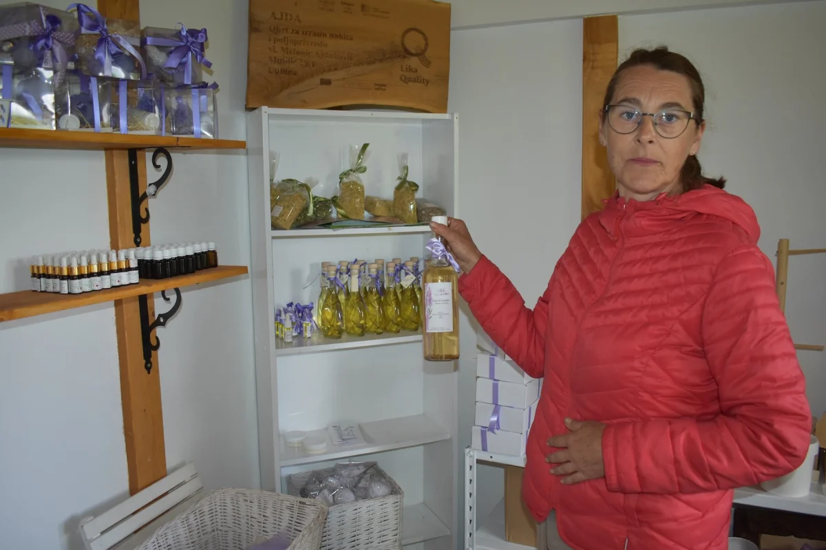 2_-5_-Lavanda-Udbina-Mutilic-1.jpg