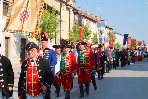 Lička pukovnija Gospić na središnjem obilježavanju 1100. godina Hrvatskoga Kraljevstva u Tomislavgradu - Promovirana monografija o Savezu povijesnih postrojbi hrvatske vojske
