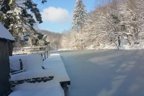 Romantično Valentinovo na Plitvičkim jezerima: Otkrijte ljubavni zov u prirodi!