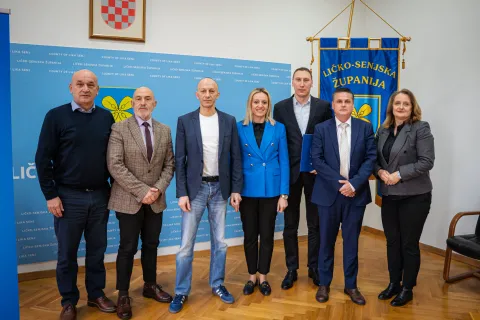 Ličko-senjska županija nastavlja s ulaganjima: 200 tisuća eura za razvoj i unapređenje pomorskog dobra u Novalji, Senju i Karlobagu