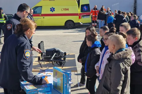 U Osnovnoj školi Perušić održana vježba evakuacije i spašavanja