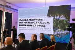 Održan sastanak Otočnog vijeća: 8,5 milijuna eura dodjeljeno Ličko-senjskoj županiji za projekte u Novalji