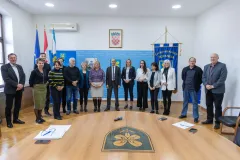 VIDEO U Ličko-senjskoj županiji potpisani ugovori za Školsku shemu: Zdrava prehrana u fokusu školske godine 2023./2024.