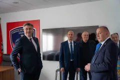 Premijer Plenković obišao novouređeni Vatrogasni dom u Perušiću