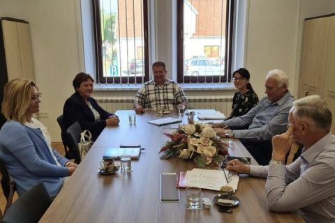 U Brinju održan radni sastanak s logopedskom udrugom “Postojim”