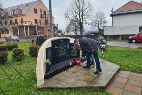 Općina Brinje obilježila Dan sjećanja na žrtve Domovinskog rata te žrtvu Vukovara i Škabrnje