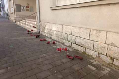 Pučko otvoreno učilište u Gospiću - crvenim cipelama protiv nasilja nad ženama