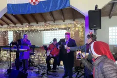 Brinje u veselju proslavilo ulazak u Novu godinu