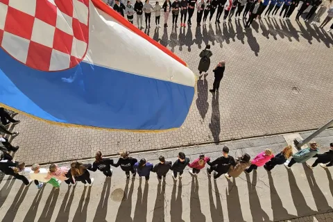 Folklorna baština u srcu Otočca- održan jubilarni 10. seminar “Dinarske pjesme i plesovi”