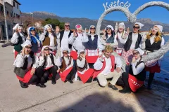 Gospićani u dalmatinskim maškarama: Folkloraške “Baby Lasagne” osvojile Donje Kaštele!