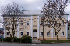 Otočac ulaže u baštinu: Obnovljena upravna zgrada na Trgu dr. Franje Tuđmana!