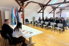U Brinju održan mjesečni koordinacijski sastanak projekata “Zaželi za bolje Brinje” i “Dodir ispružene ruke”