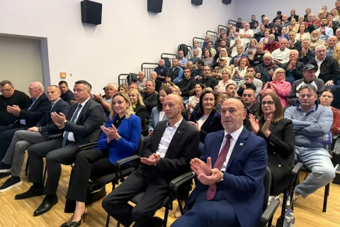 Uoči nadolazećih izbora u Novalji održan velebni skup HDZ-a