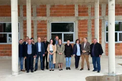 Župan Petry i načelnik Turić obišli radove na Zelenoj tržnici u Perušiću