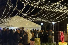 Svečanim paljenjem svijeće i bogatim programom Brinje otvorilo svoj prvi Advent