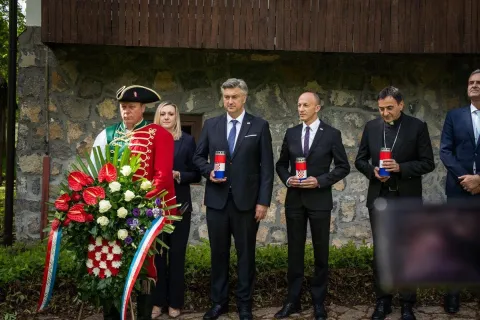 Premijer Plenković posjetio Veliki Žitnik i Gospić povodom Dana Ličko-senjske županije