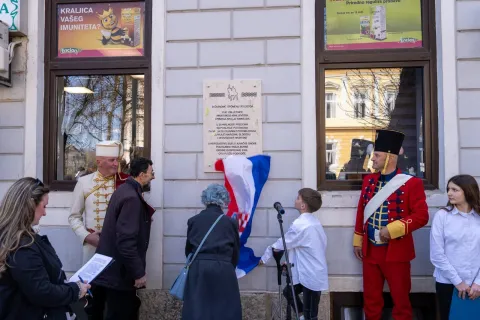 U Otočcu otkrivena spomen-ploča kralju Tomislavu povodom obilježavanja 1100. godina Hrvatskog Kraljevstva