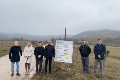 Započeli radovi na rekonstrukciji makadamske ceste Udbina–Donji Lapac