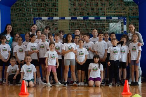 Mladi atletičari AK Velebit 2001 na postolju u Biogradu