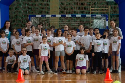 Mladi atletičari AK Velebit 2001 na postolju u Biogradu