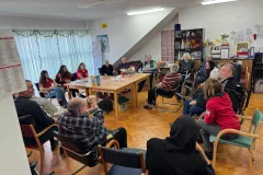 Volonteri Crvenog križa Gospić posjetili dom za starije: Mladi slušali priče o životu bez interneta i mobitela