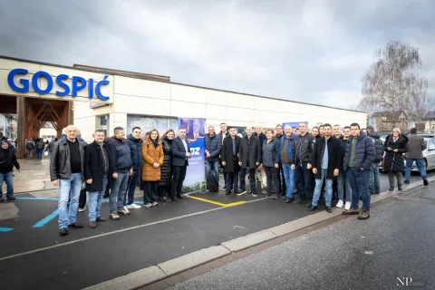 Održano tradicionalno druženje HDZ-a s građanima na Gradskoj tržnici u Gospiću