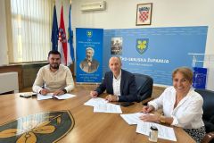 Potpisan Ugovor o izvođenju radova projekta “Adaptacija i opremanje vanjskog sportskog igrališta Osnovne škole S. S. Kranjčevića Senj”