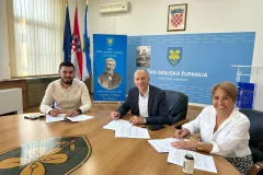 Potpisan Ugovor o izvođenju radova projekta “Adaptacija i opremanje vanjskog sportskog igrališta Osnovne škole S. S. Kranjčevića Senj”