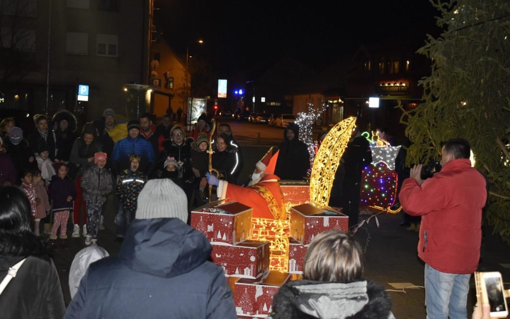 ADVENT-2-scaled-1-qy265sgejwx4ek23c768o3mnwd76zurmimuzkzevb4_jpg__pagespeed__ce__iVRFi0D4HB_.jpg