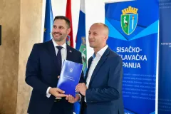 Ministar Glavina uručio vrijedan ugovor županu Petryju na sastanku Vlade RH i župana